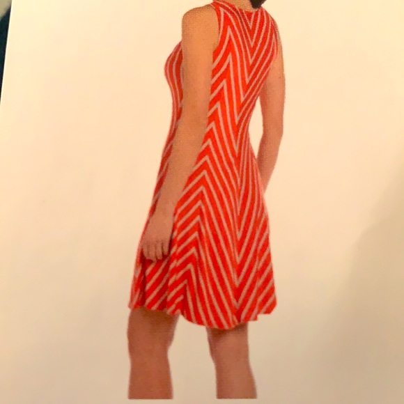 V-Neck Sleeveless Dress w/Stretch Black & White🖤 - Picture 7 of 9